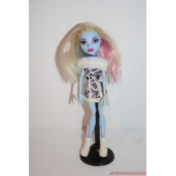 Monster High: Abbey Bominable a Jeti lánya, állványon