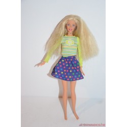 Pöttyös ruhás Barbie baba