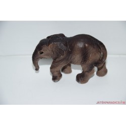 Elefánt kölyök figura