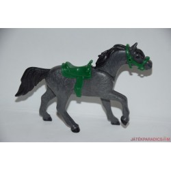 Playmobil szürke ló, zöld nyereggel és zablával